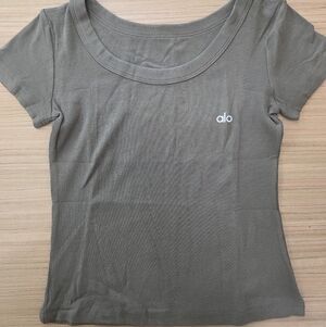 ALO Yoga Short Sleeve Ribbed Scoop Tee